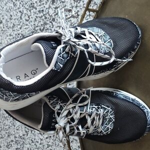 Women's athletic shoes size 8.5 colors black and white Traq by Alegria